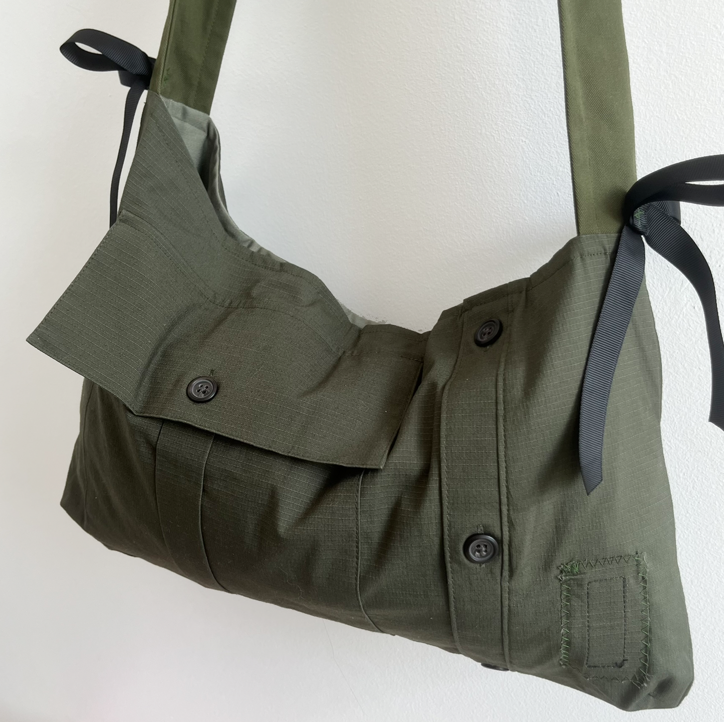 ARMY SURPLUS CROSS BODY BAG