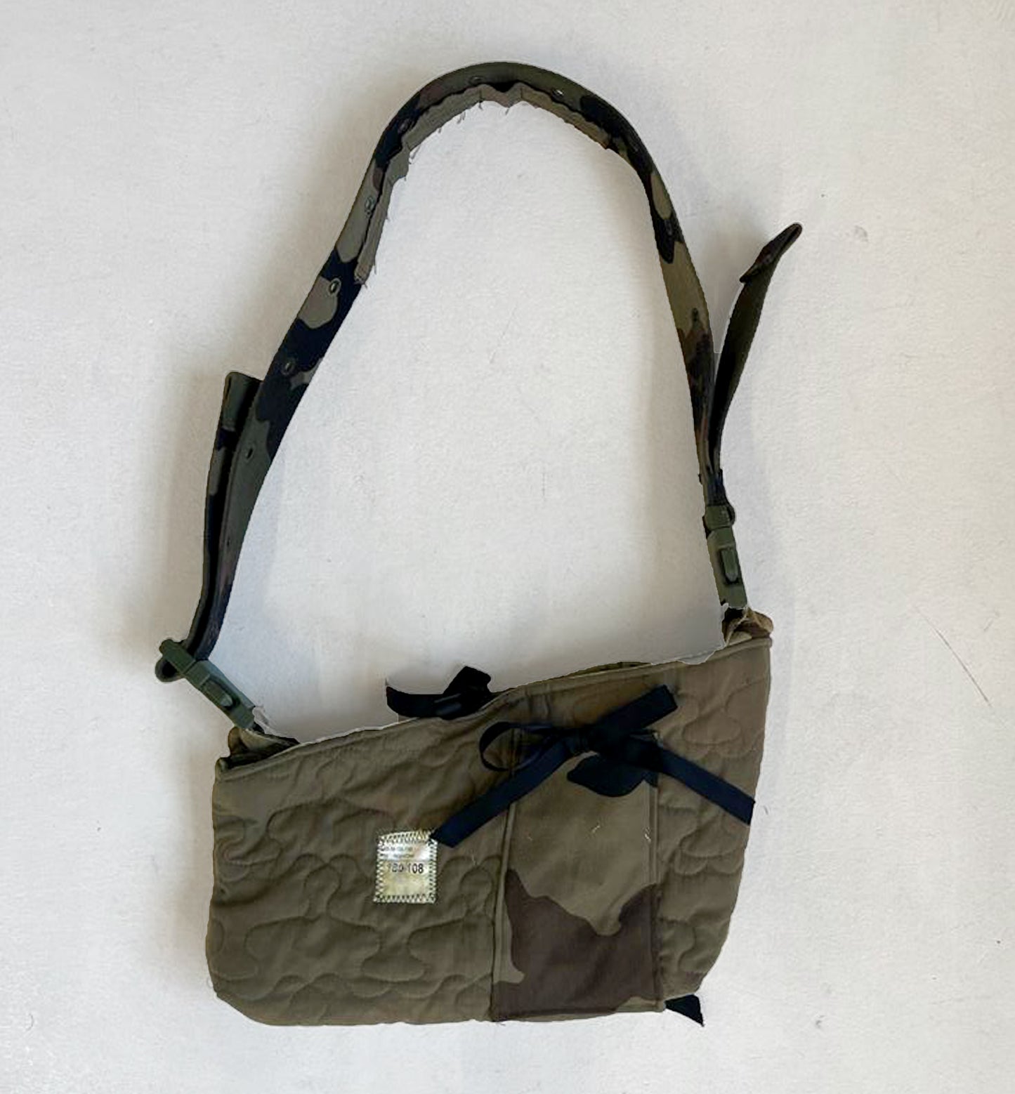 ARMY SURPLUS BAG #015