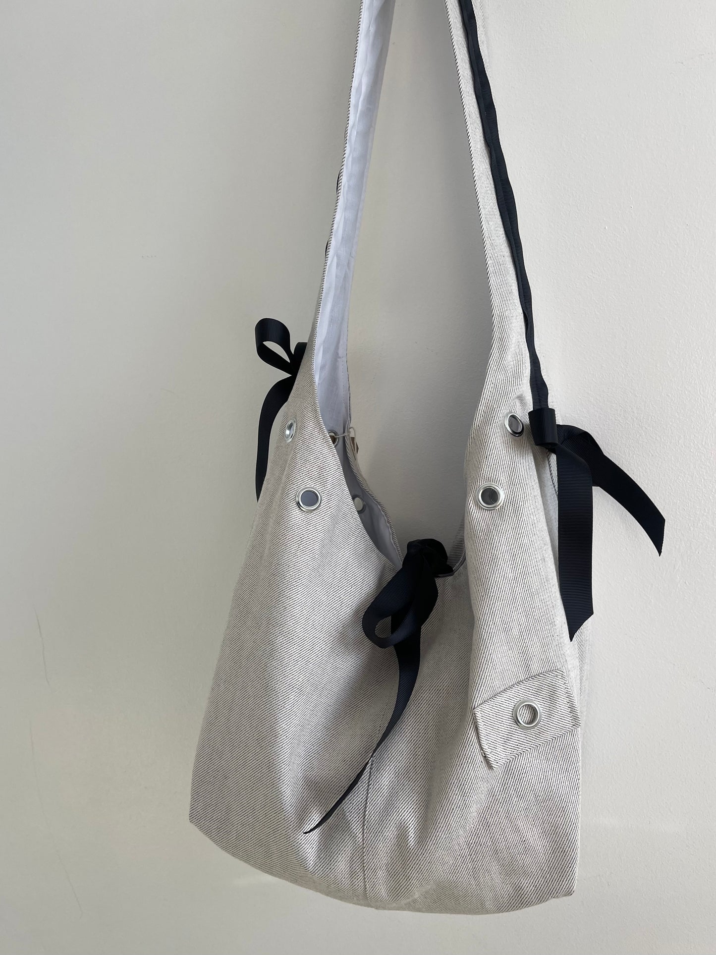 GREY TWILL DEAD STOCK DENIM SLING BAG