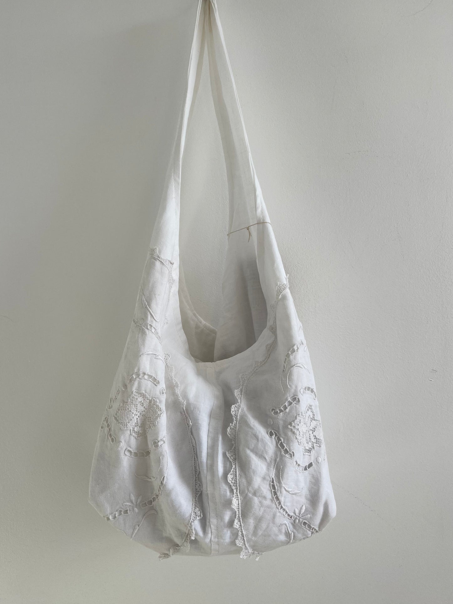 VINTAGE LACE AND LINEN SHOULDER BAG