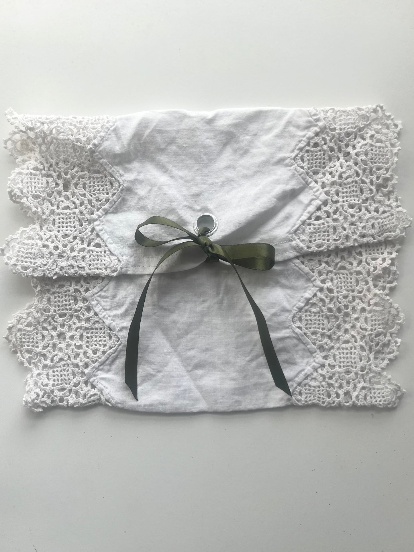 VINTAGE LACE KINDLE COVER