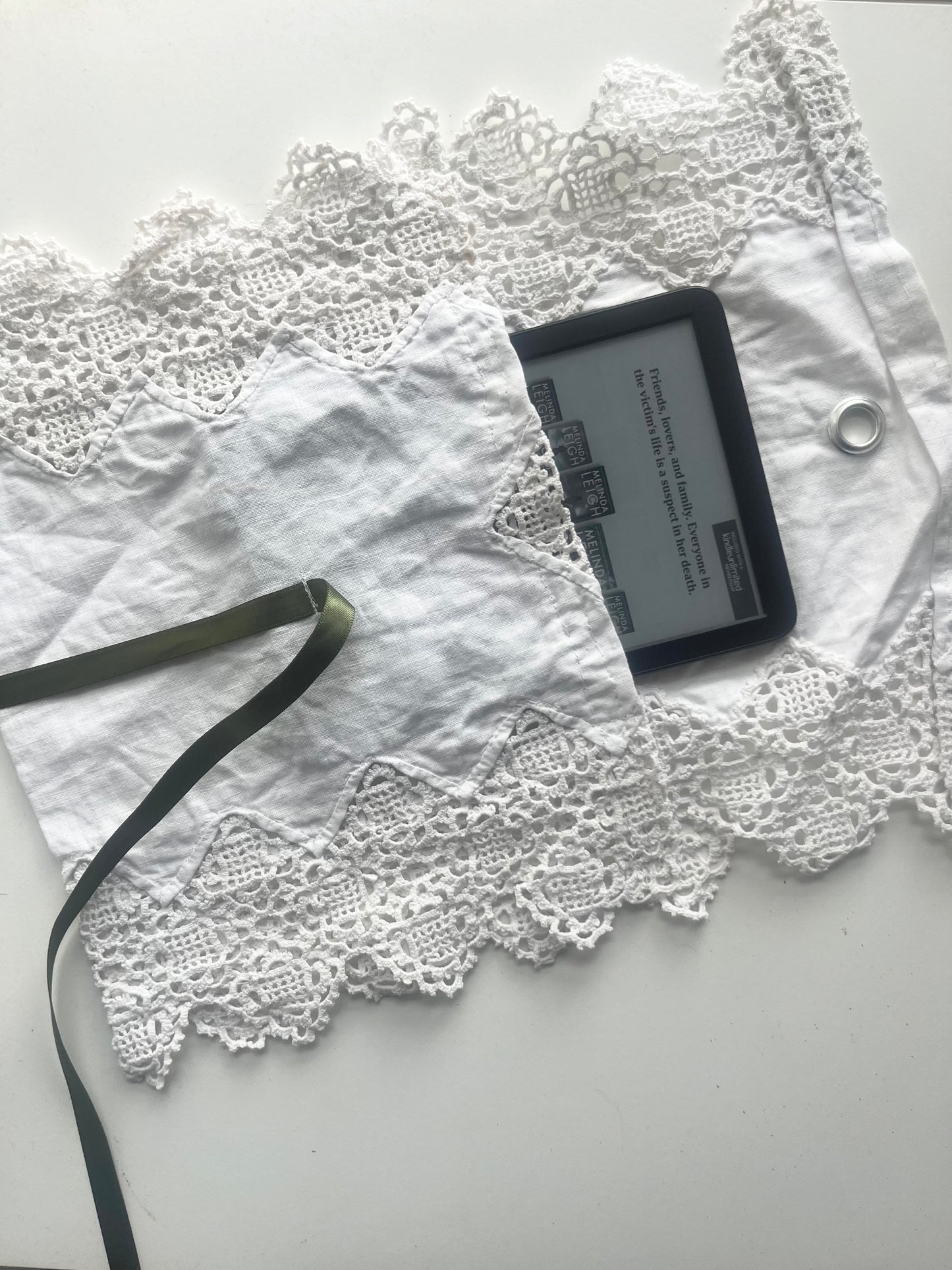 VINTAGE LACE KINDLE COVER